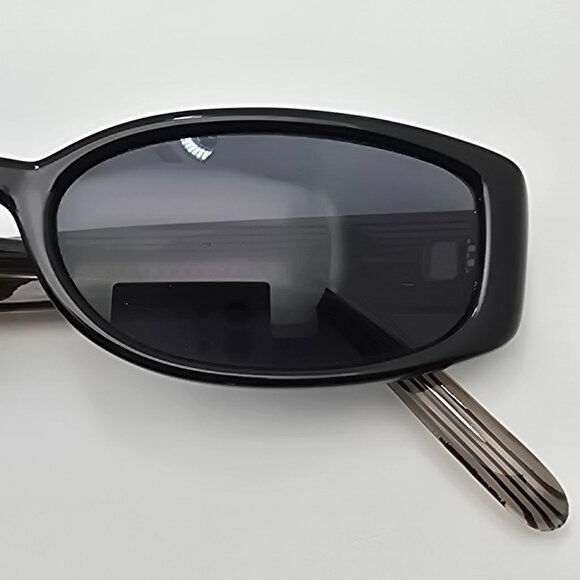 Guess GU6106 BLK-3 Black Frame Grey Lens Rectangular Sunglasses 52-17-140 - Picture 11 of 12